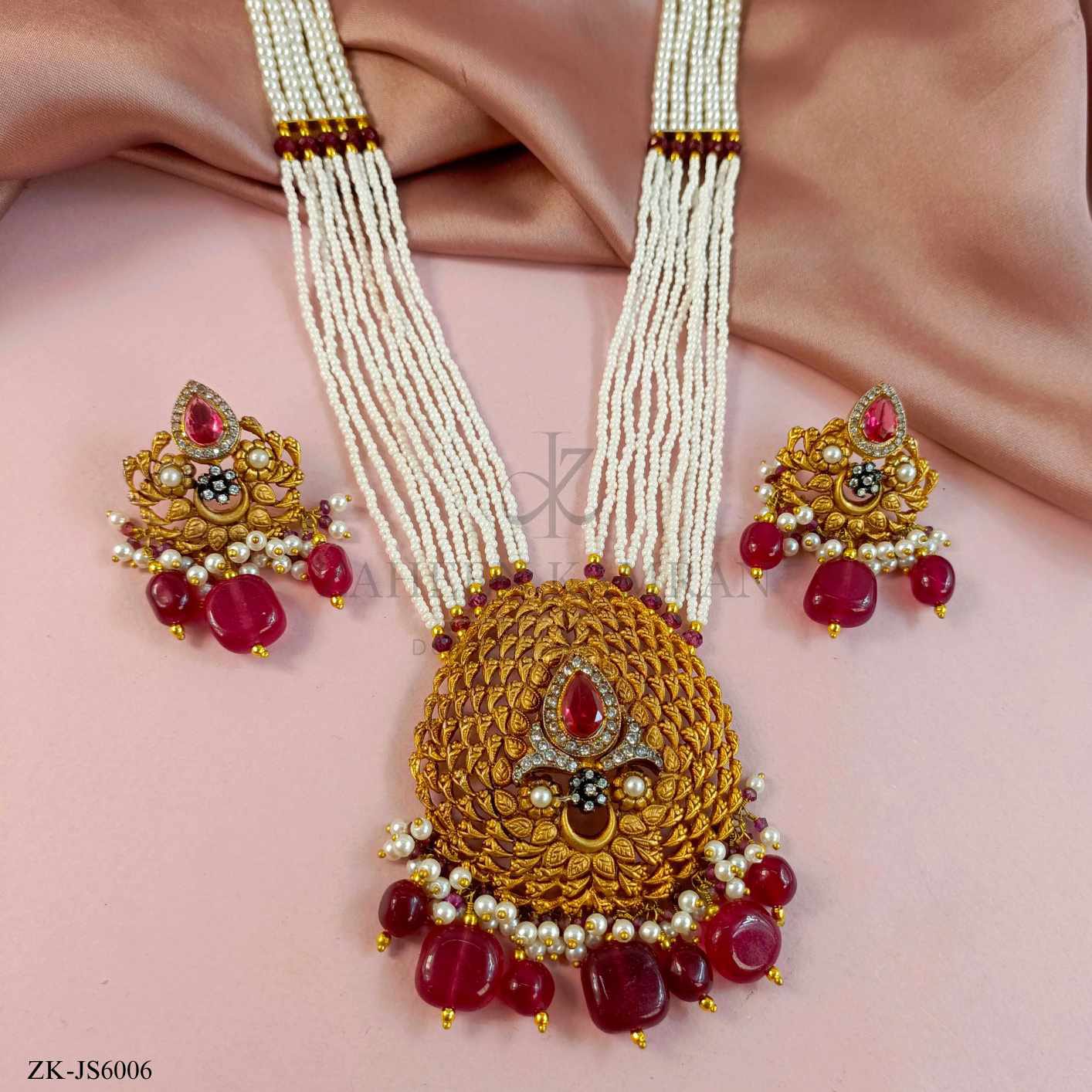 ANTIQUE SET