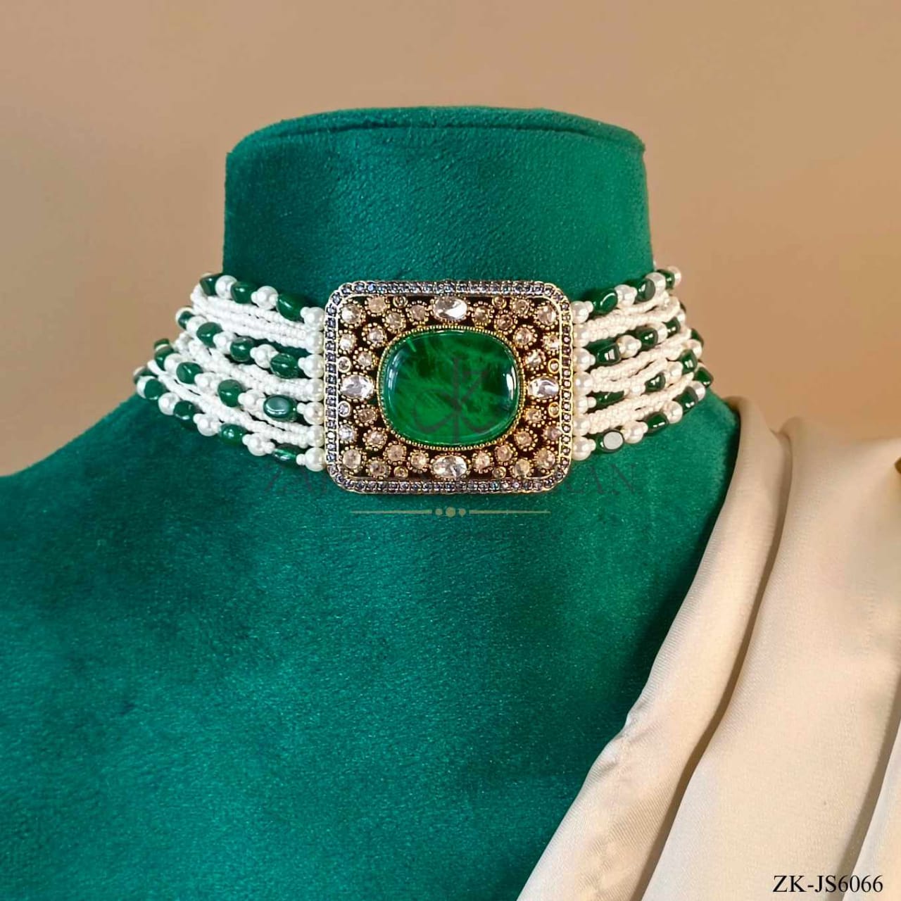 EMERALD CHOKER SET