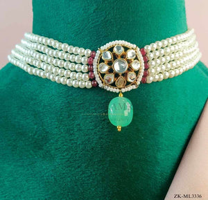EMERALD CHOKER