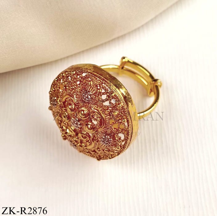 ANTIQUE RING
