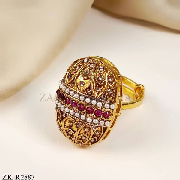 ANTIQUE RING