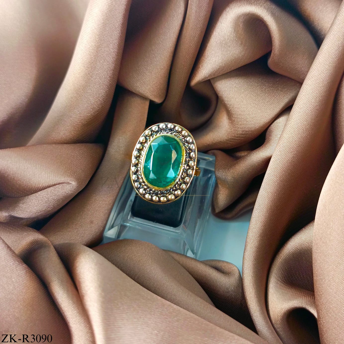 EMERALD RING
