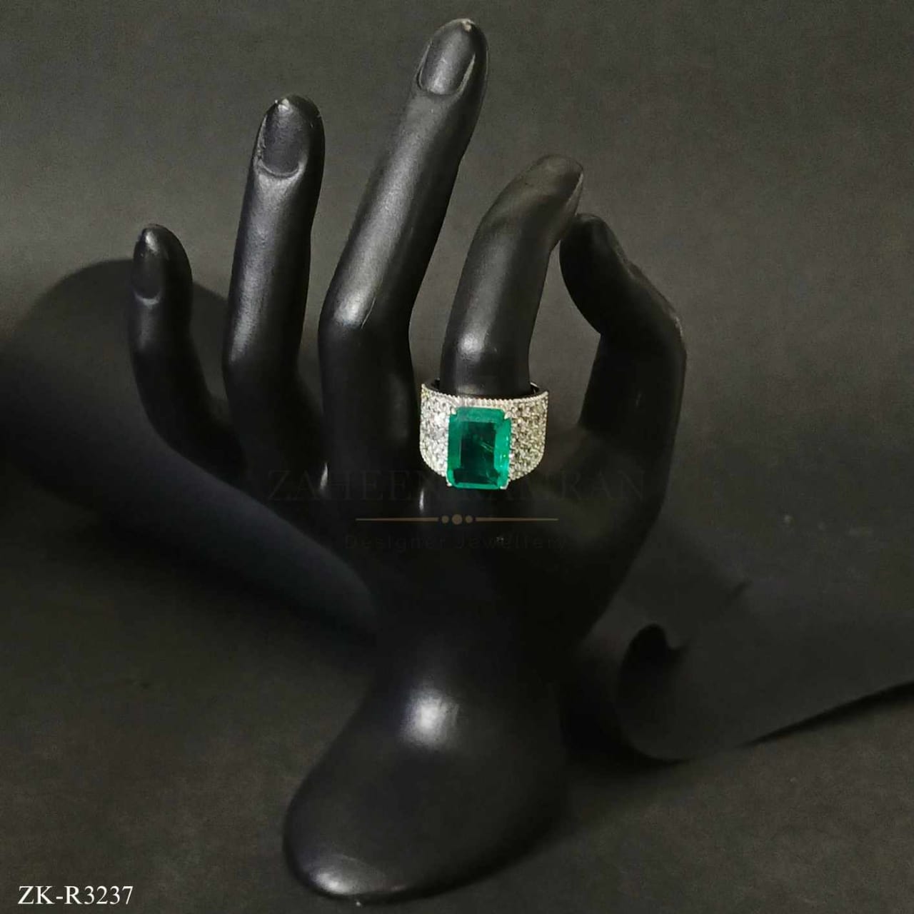 EMERALD RING