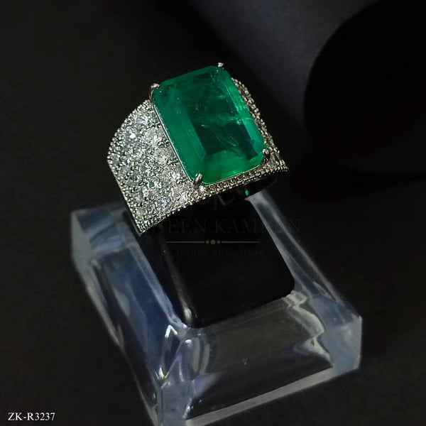 EMERALD RING