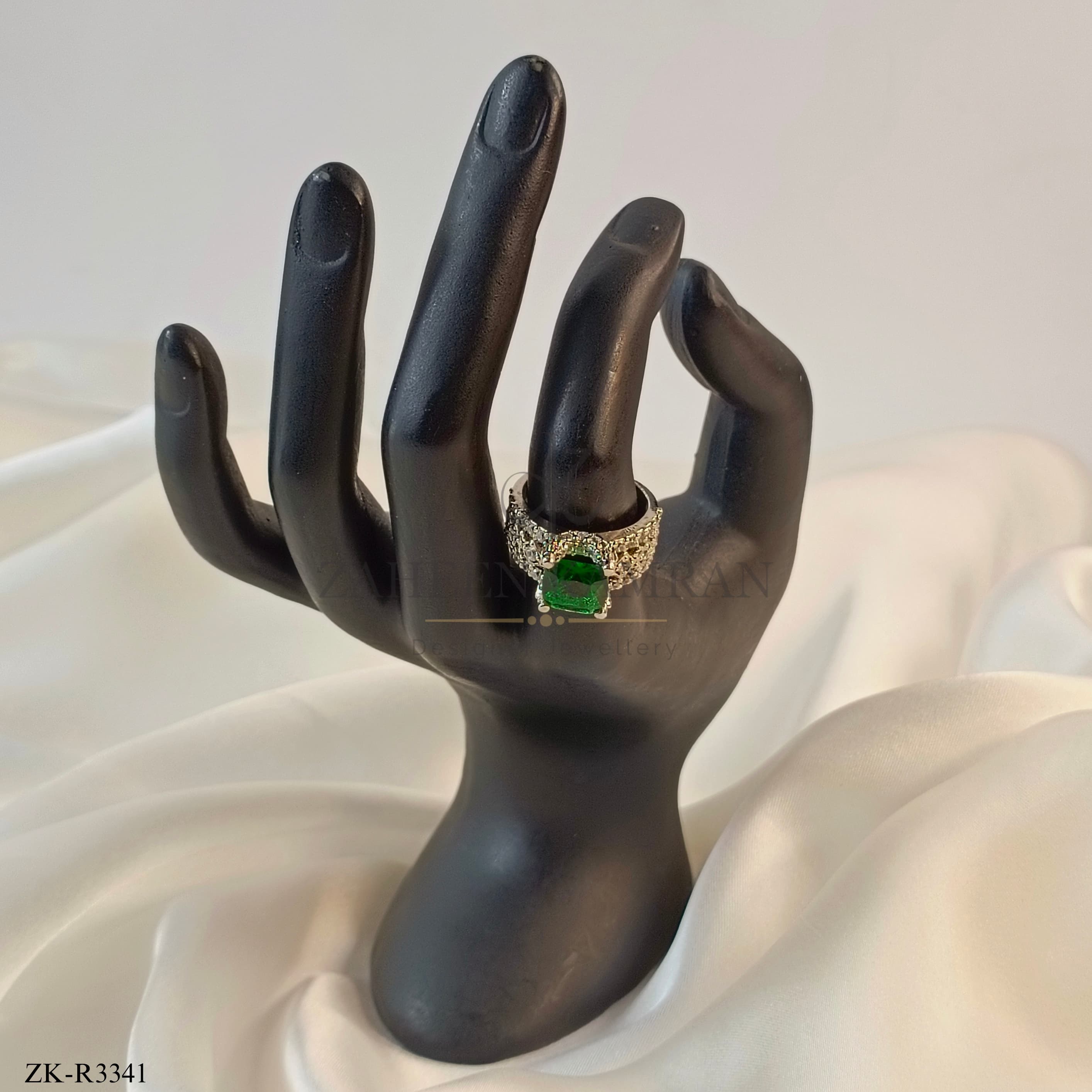 EMERALD RING