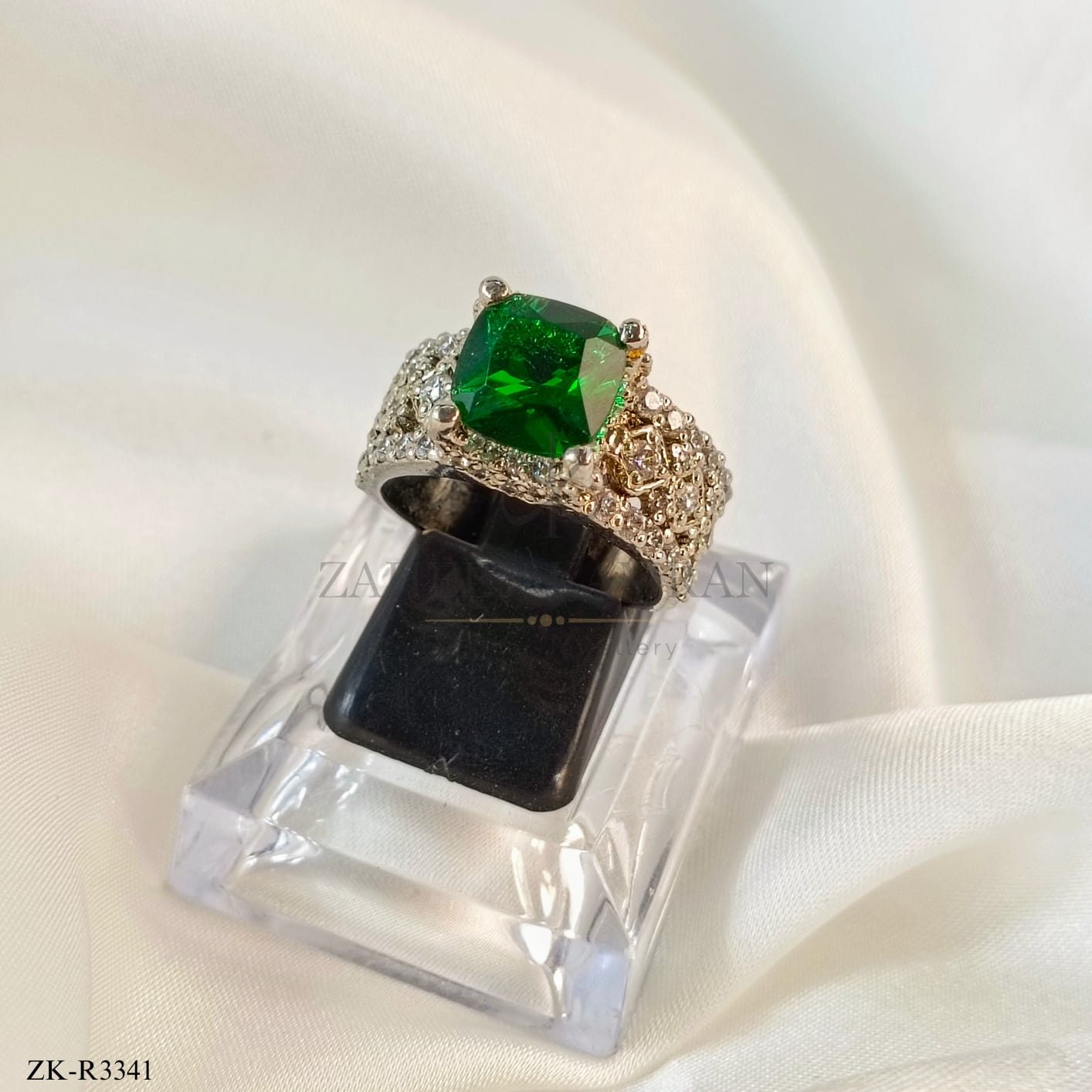 EMERALD RING