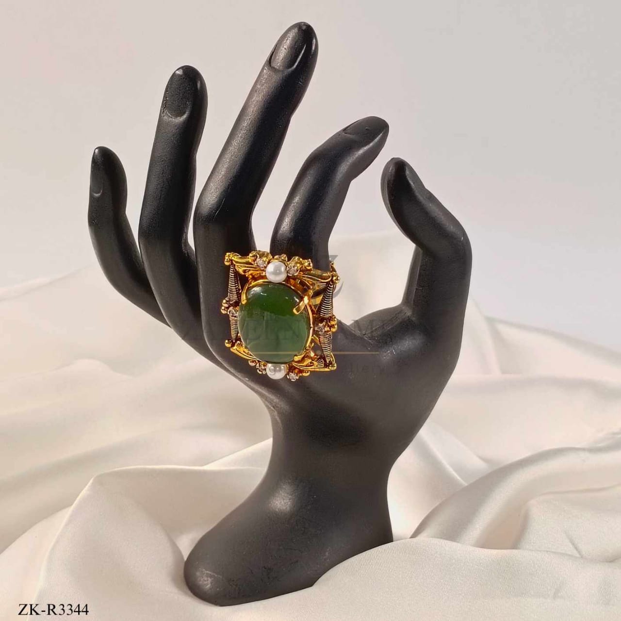 EMERALD RING