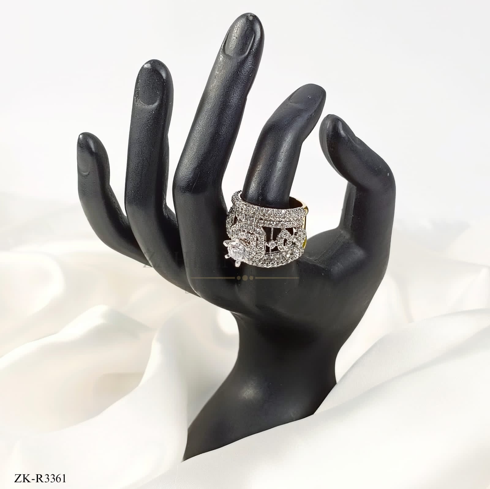 925 ZIRCONIAN SILVER RING