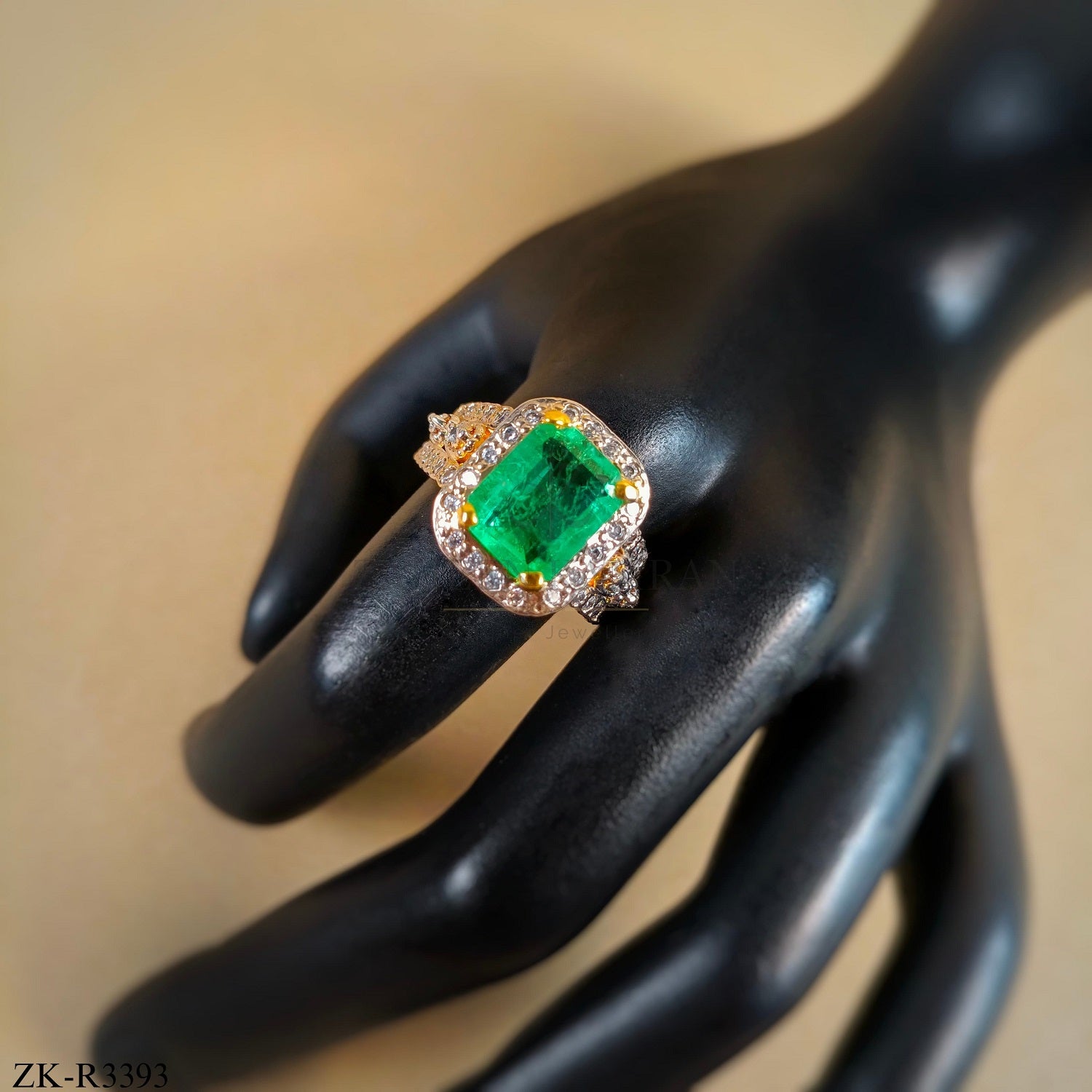 EMERALD RING