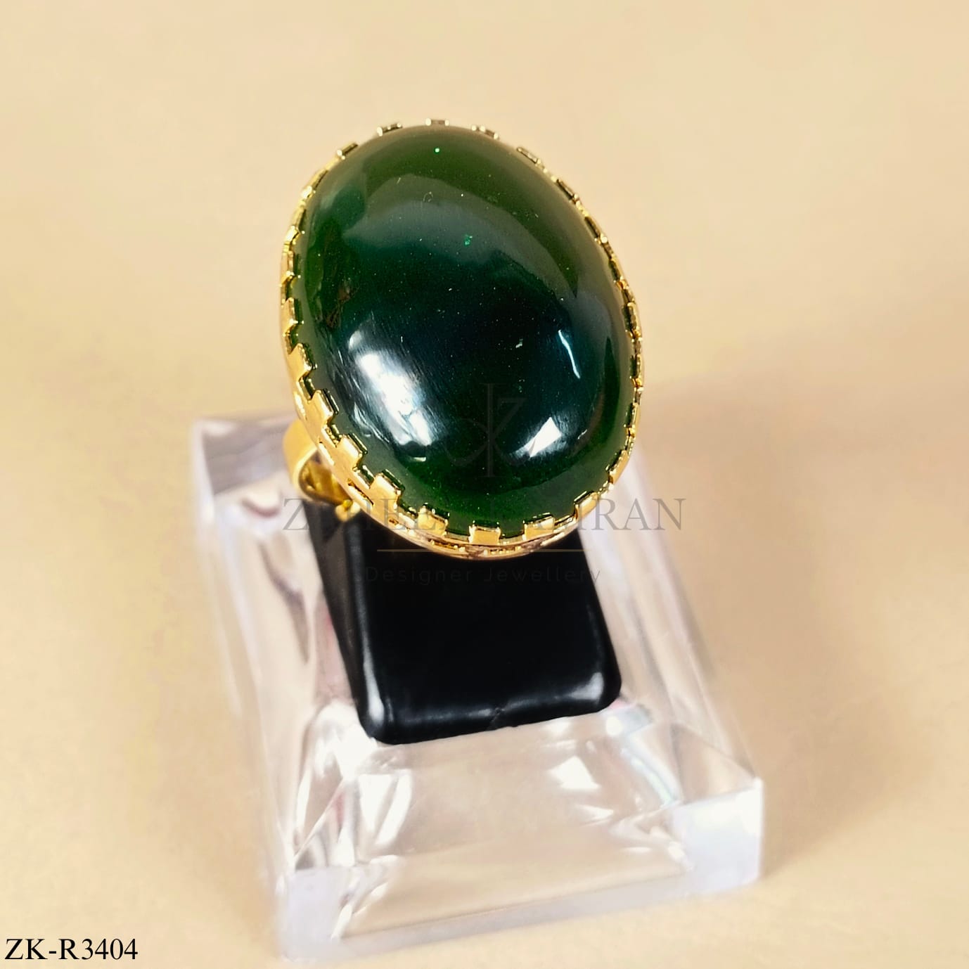 OVAL EMERALD RING